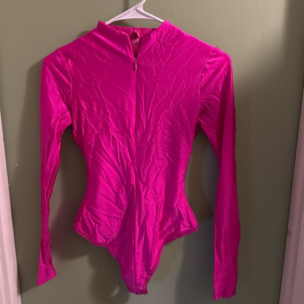 Skims sz small disco longsleeve bodysuit fuchsia